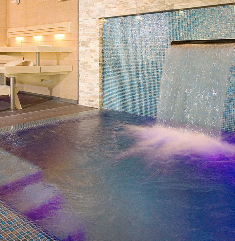 أثاث المنزل المرفق علم الاجتماع  A feeling of luxury thanks to massage station: an attractive swimming  experience with outdoor whirlpool